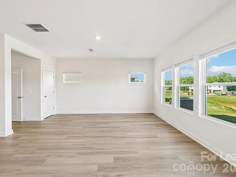 1852 Wrenley Dr — Photo 12