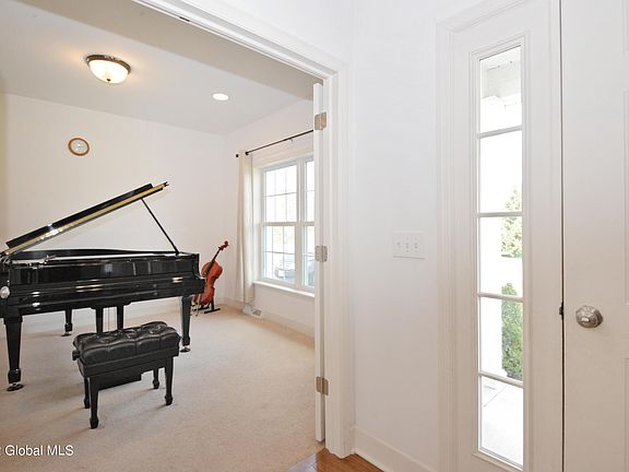 4th image of 17 Tisdale Ln