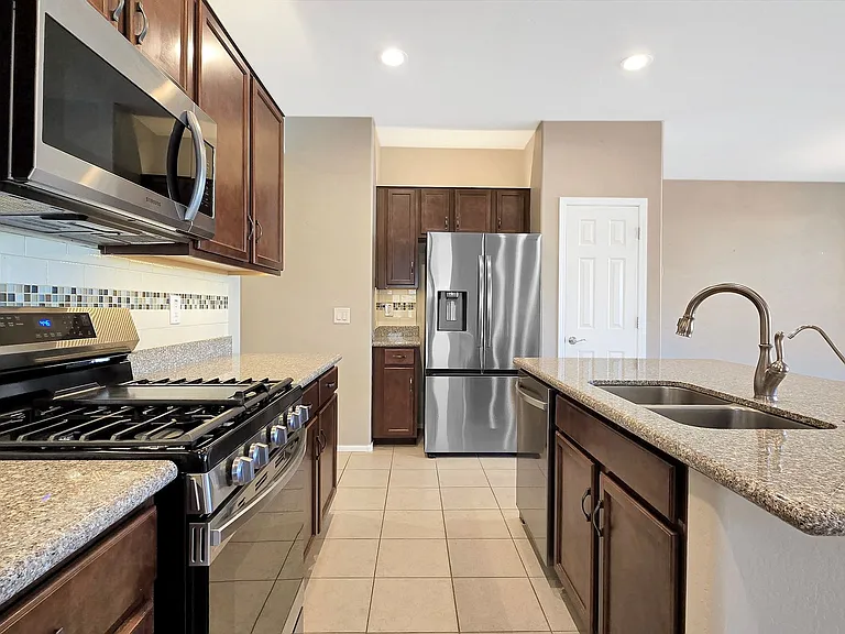 17520 W Fairview St — Photo 10