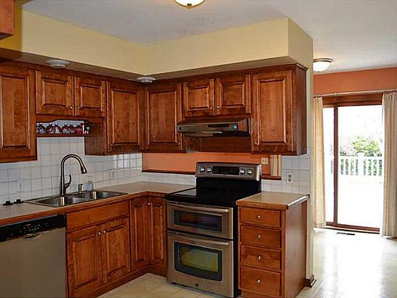 4th image of 145 New Haven Dr