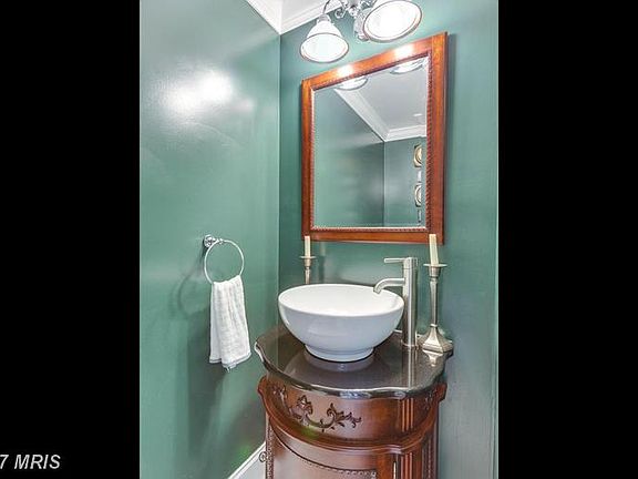 4th image of 10113 Chestnut Wood Ln