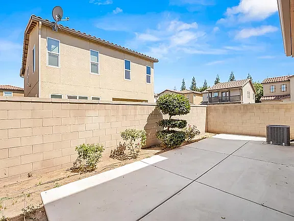 3 bed, 2.5 bath, 1579 sqft, $2,300 — Photo 3