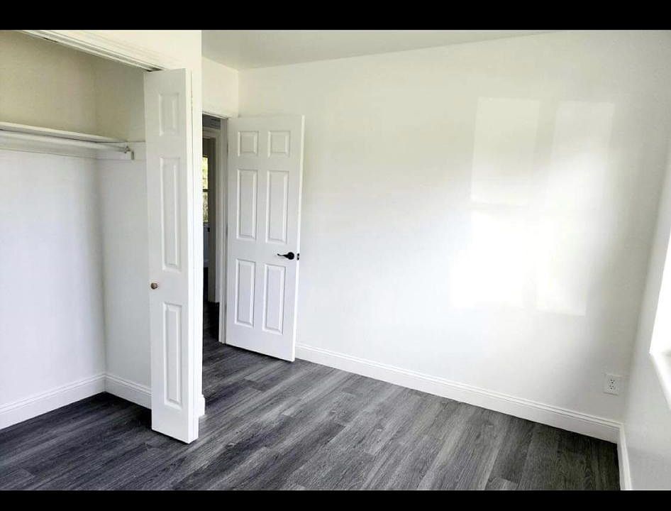 1st image of 2322 Dolphin Ave