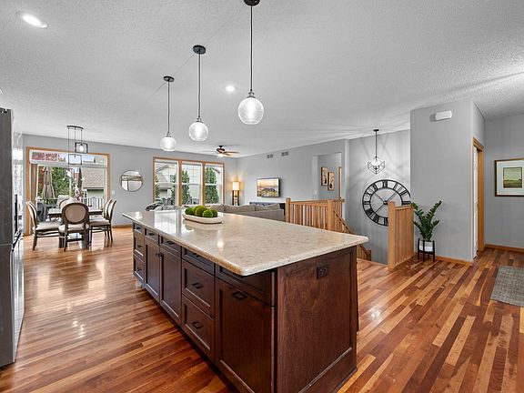 5th image of 989 Danube Ave