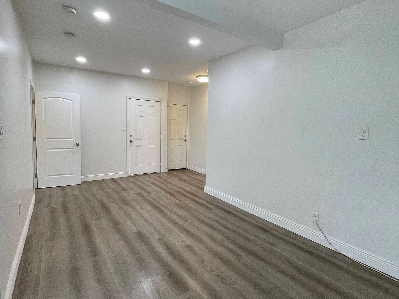 2 bed, 600 sqft, $1,990 — Photo 2