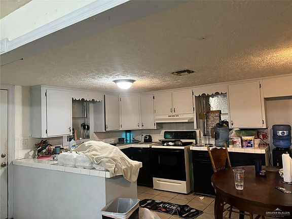3rd image of 616 S Vermont Ave