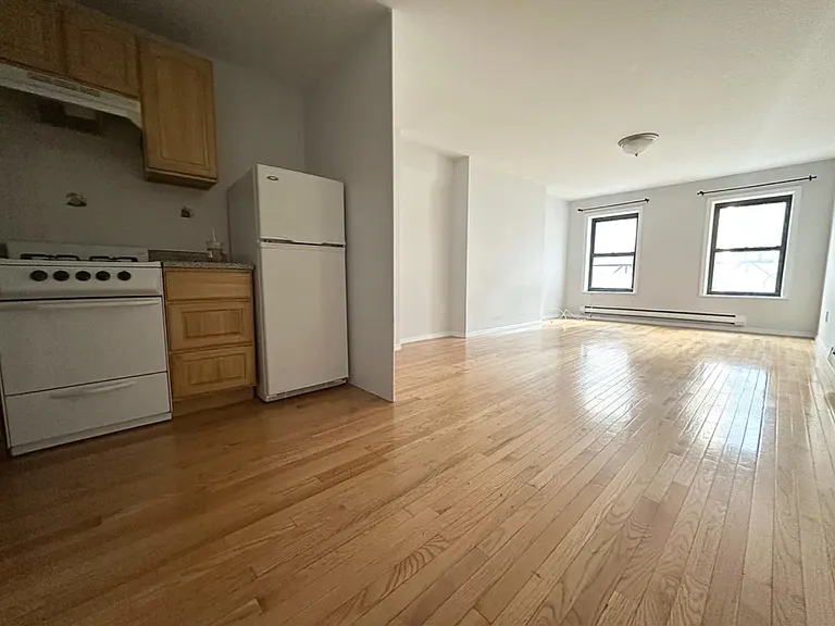 250 W 47th St #5D — Photo 2
