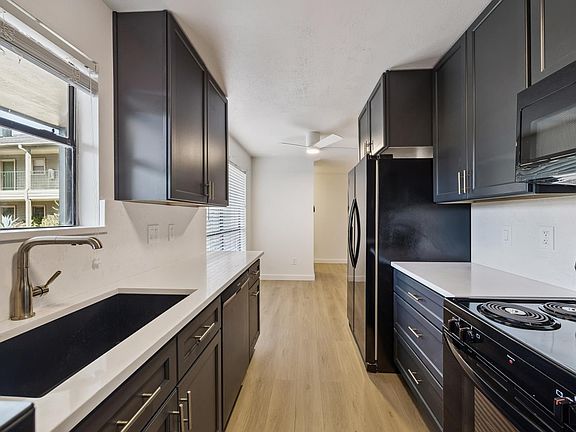 3rd image of 101 Stratford St APT 106