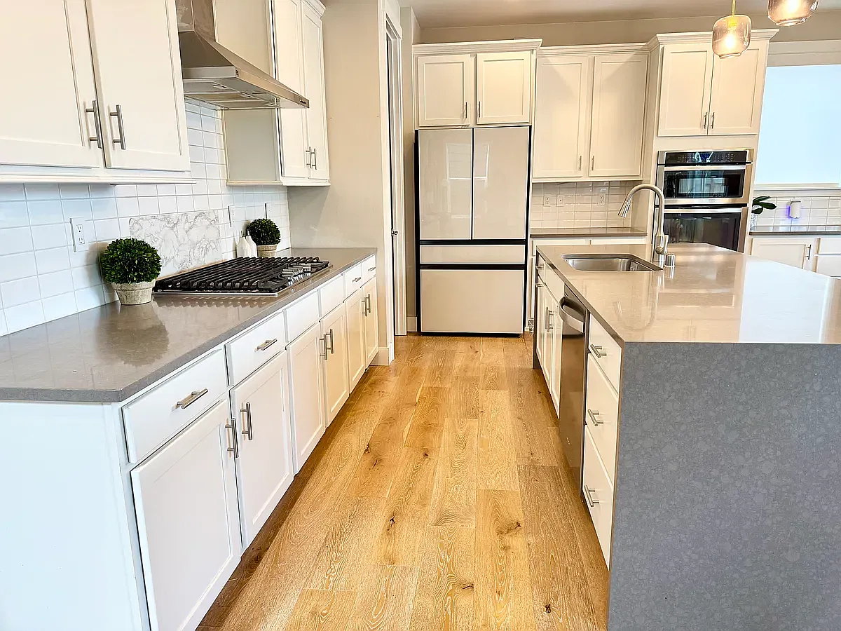 5 bed, 2710 sqft, $5,880 — Photo 3