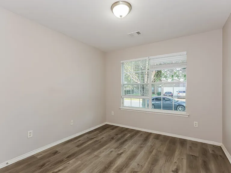 1108 Boxwood Dr — Photo 12