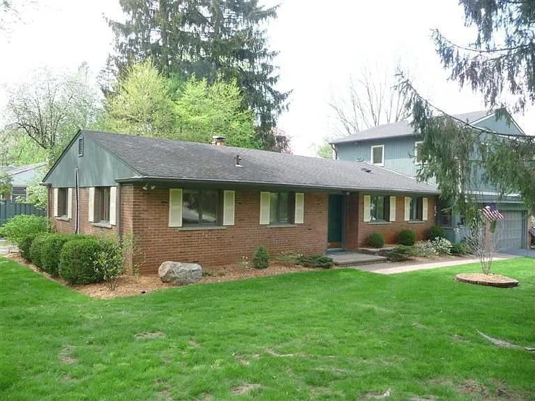 2996 Apple Way photo 1