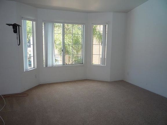 3rd image of 580 Camino De La Reina Unit 119