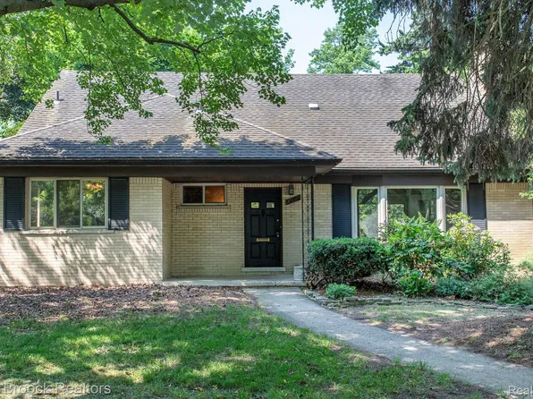 25695 York Rd, Royal Oak, MI 48067