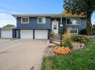 305 Meadow Ln, Council Bluffs, IA 51503