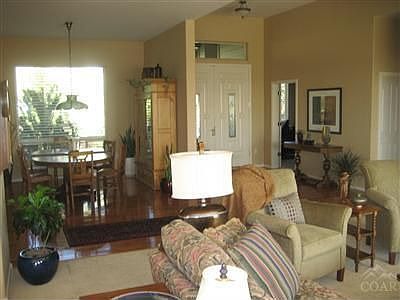 2nd image of 917 Niagara Falls Dr