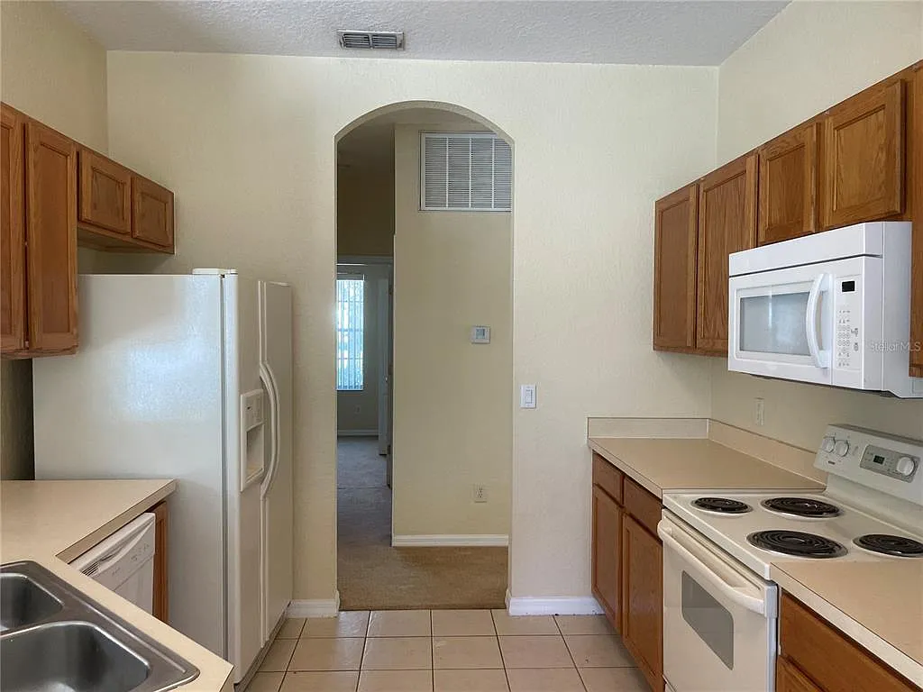 4 bed, 2.0 bath, 1462 sqft, $2,300 — Photo 3