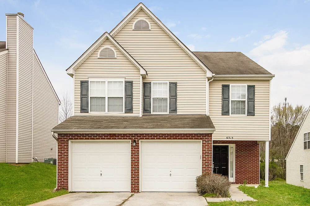 3 bed, 2.5 bath, 2268 sqft, $2,170 — Photo 1