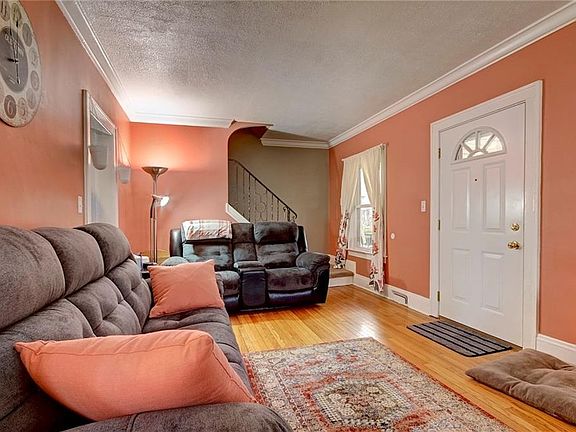 4th image of 2049 Wascana Ave