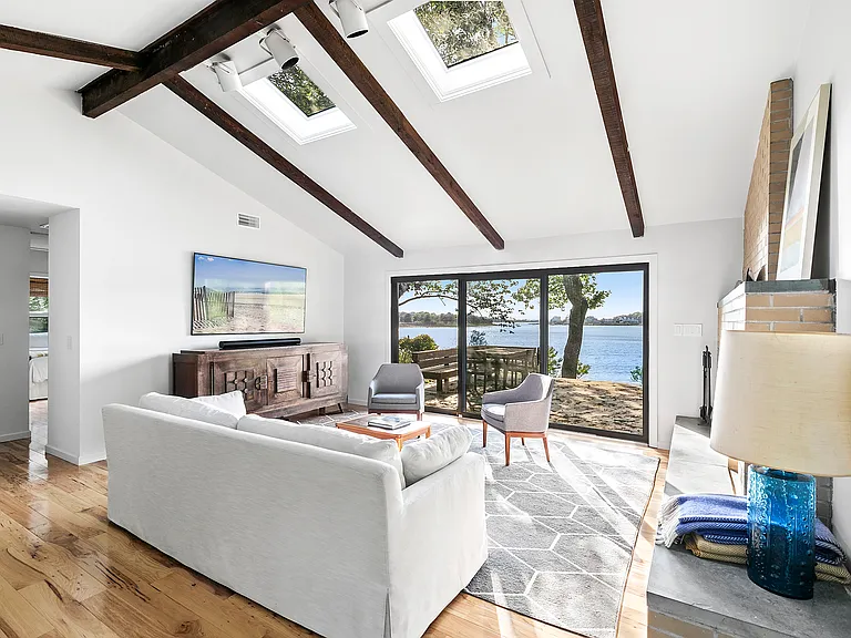 33 Bluff Point Rd — Photo 4