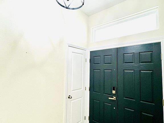 4th image of 6102 Amir Dr