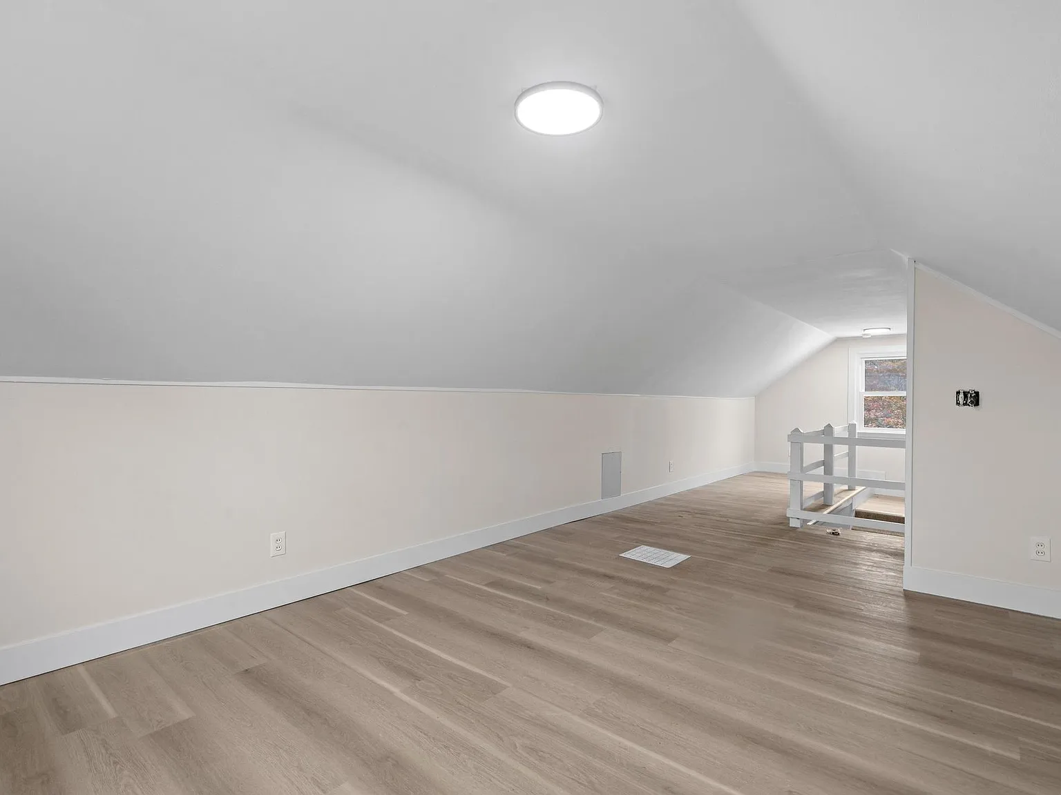 5 bed, 2000 sqft, $2,350 — Photo 4
