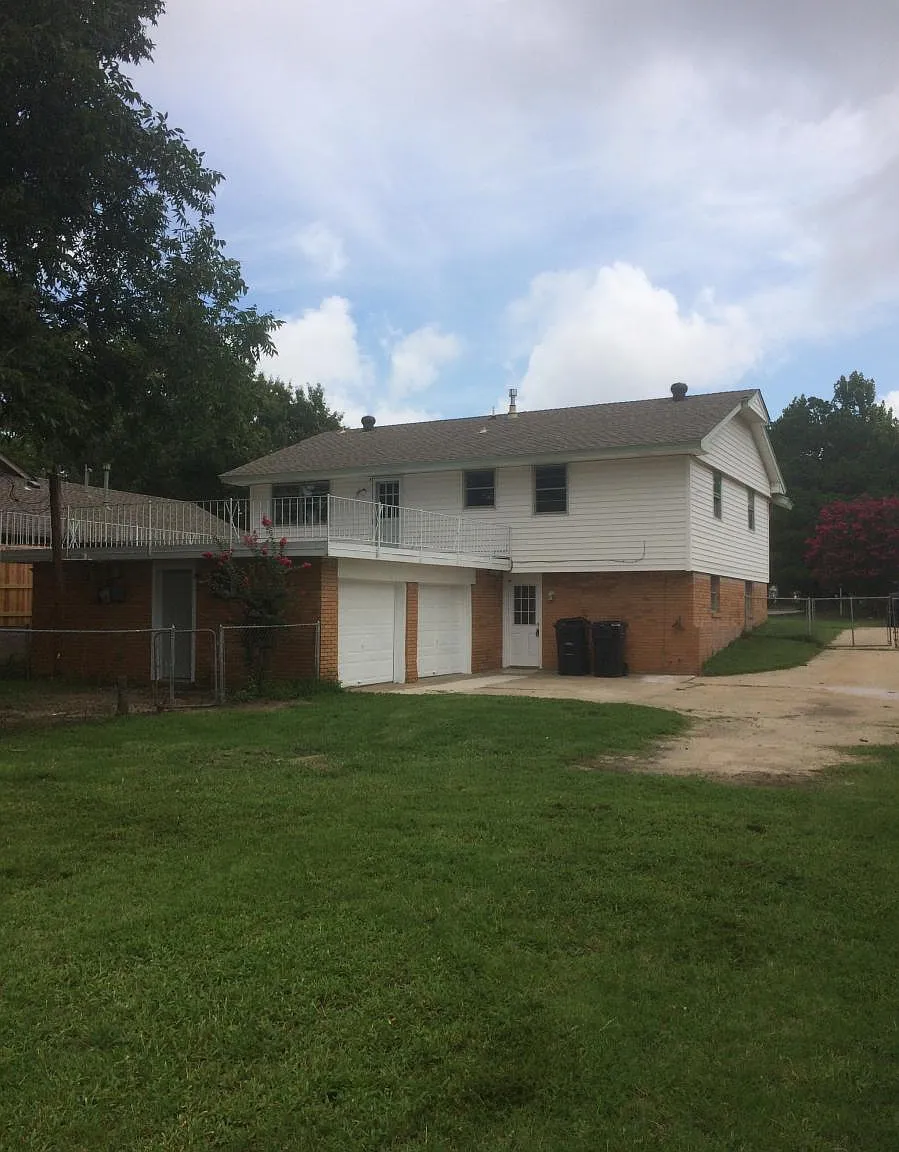 3 bed, 2014 sqft, $1,700 — Photo 4