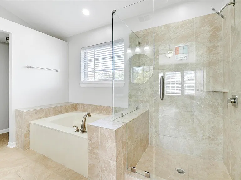 2062 Arena Dr — Photo 23