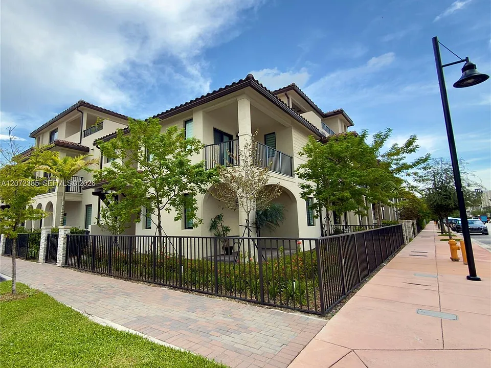 8388 NW 49th St