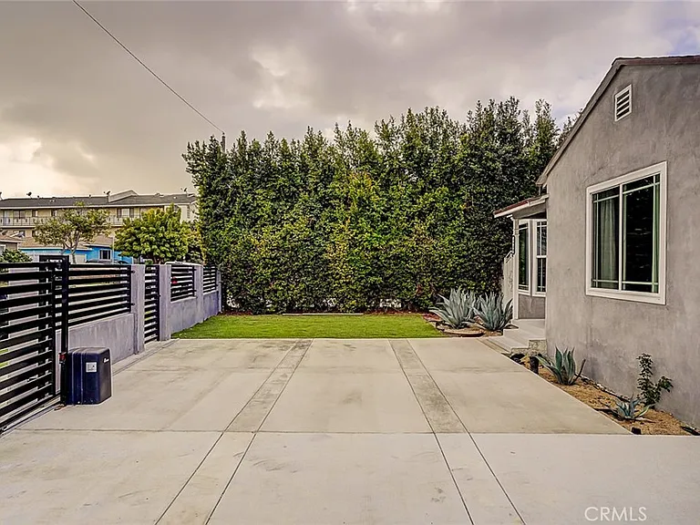 4909 W 117th St — Photo 46