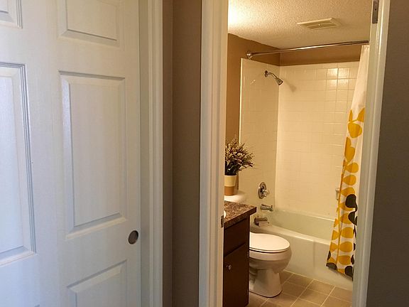 4th image of 2610 S 70th St