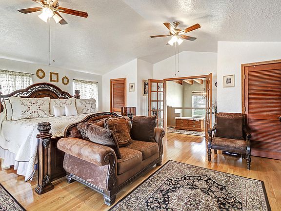 4th image of 2375 Margaret Dr