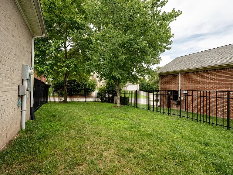 340 Wandering Cir — Photo 49