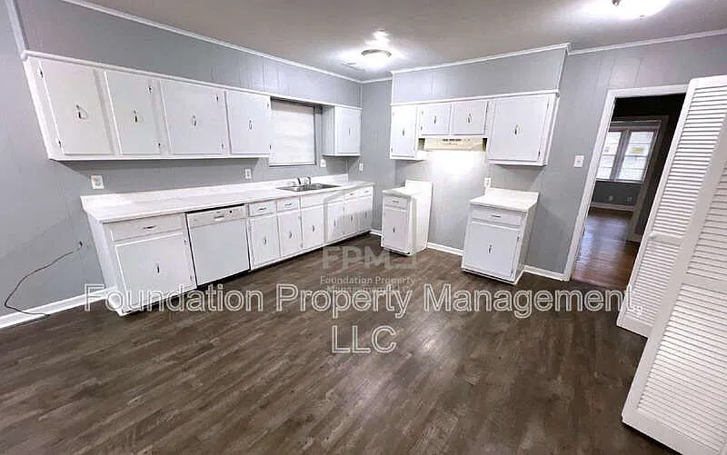 4 bed, 2.0 bath, 1881 sqft, $1,550 — Photo 3
