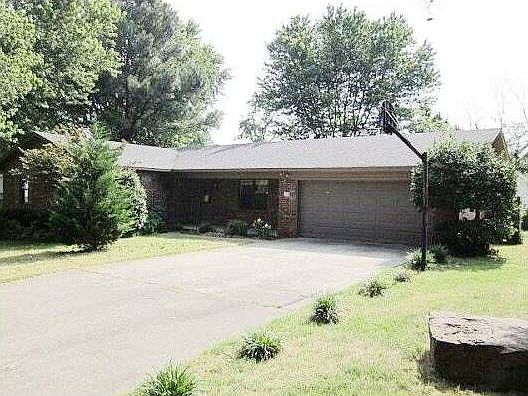 1st image of 208 Western Hills Dr