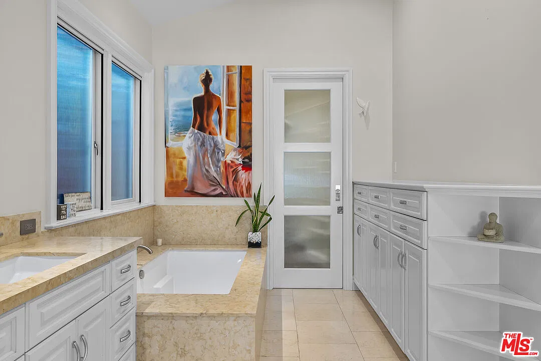 5 bed, 7.0 bath, 5489 sqft, $45,000 — Photo 4