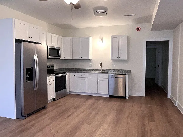 113 W North St #100 — Photo 2