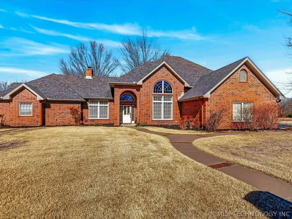 2501 Kingston Dr, Bartlesville, OK 74006