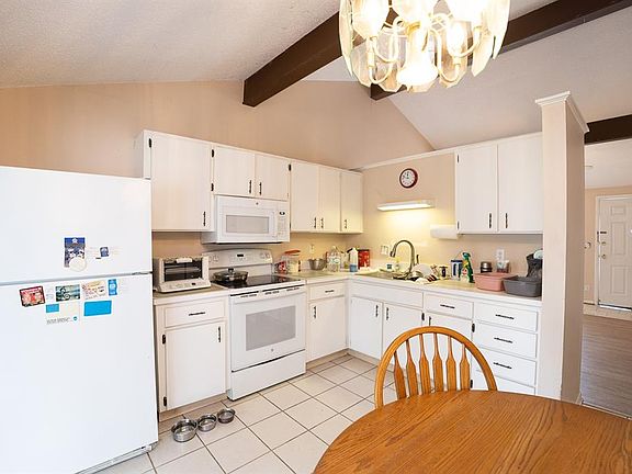 3rd image of 8602 Briar Grove Cir