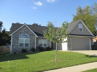 1701 W Crocus Dr, Radcliff, KY 40160