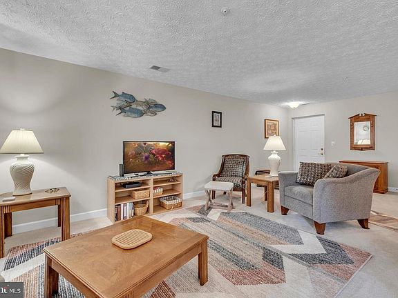 4th image of 615 Admiral Dr Unit 206