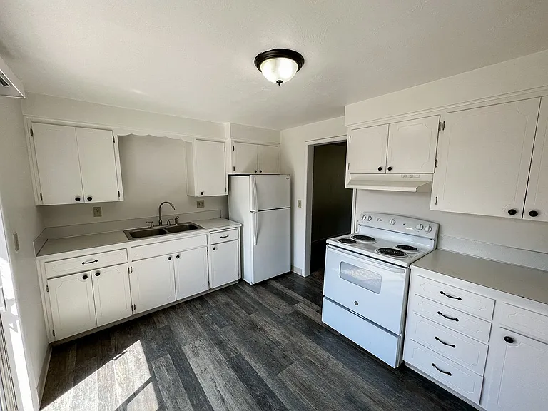 2512 Honeysuckle Way NE — Photo 9