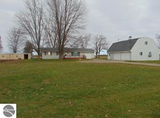 519 E Garfield Rd, Ashley, MI 48806