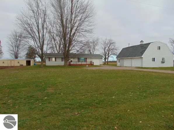 519 E Garfield Rd, Ashley, MI 48806