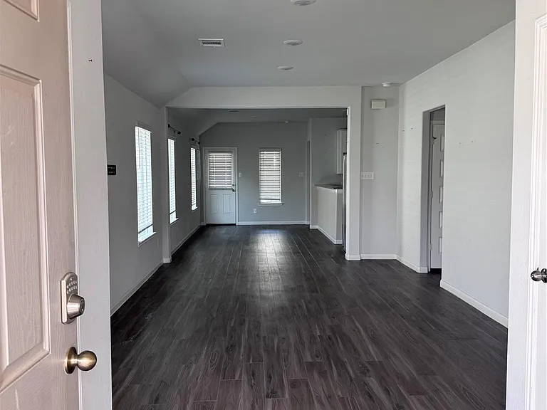 2217 Middle Ridge Dr — Photo 3
