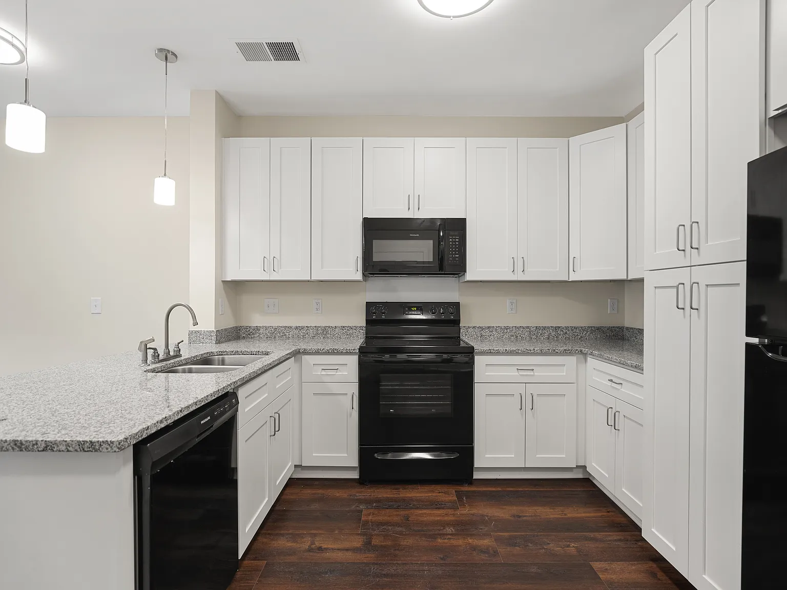 Oak Forest Pointe — Photo 2