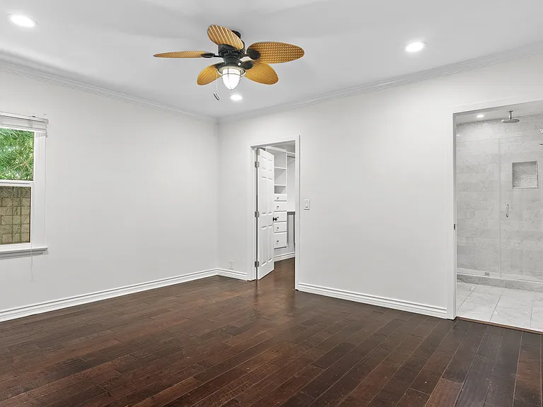 4242 Van Nuys Blvd — Photo 16