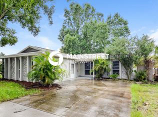 1602 Cromwell Dr, Tarpon Springs, FL 34689