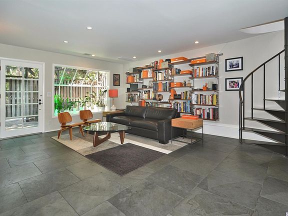 5th image of 2060 Mar Vista Ave