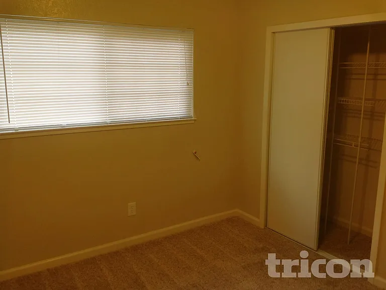 205 Elwood St — Photo 7