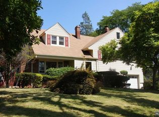 255 E Cedar Ln, Teaneck, NJ 07666